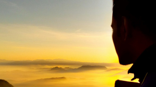 No mires hacia fuera, sino hacia dentro